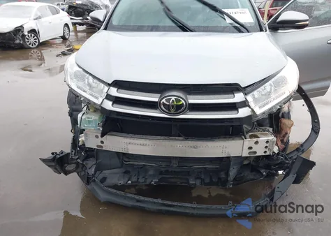 2017 Toyota Highlander Le Plus z USA, uszkodzony, nr VIN 5TDZZRFH8HS228349